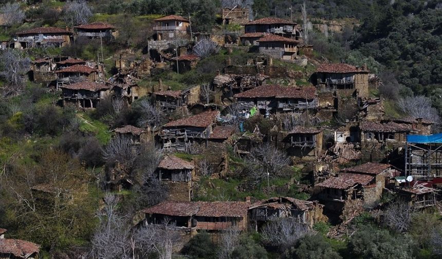 Bir zamanlar yüzlerce kişi yaşıyordu, şimdi sessizliğe büründü! İzmir’in hayalet köyü: Lübbey nasıl gidilir?