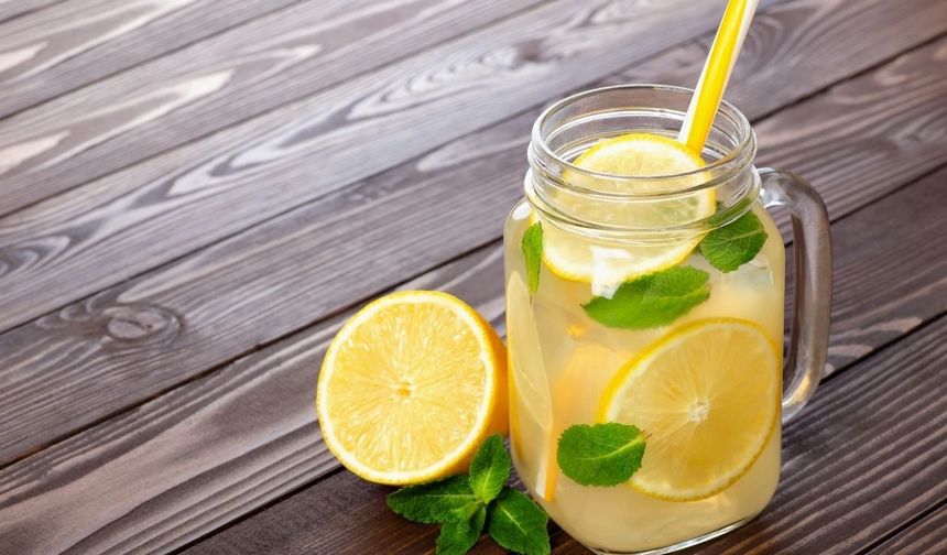 Evde limonata tarifi: Yaza serinlik katan en pratik içecek
