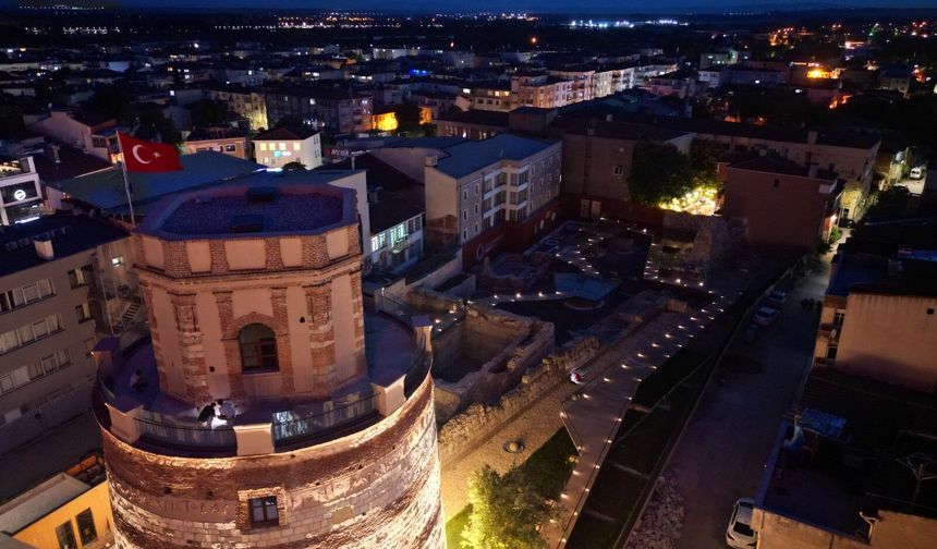 Panoramik terası ve sergi alanlarıyla dikkat çeken tarihi kule açıldı