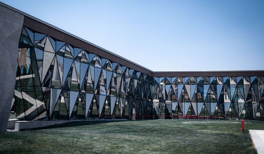 Pentagon'dan 3 kat büyük! Çelik Kubbe güvenliğiyle donatılan Ay Yıldız Karargahı gün sayıyor