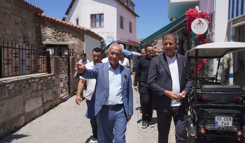 Başkan Tugay Seferihisar'da sahaya indi: "Omuz omuza çalışmaya devam edeceğiz"