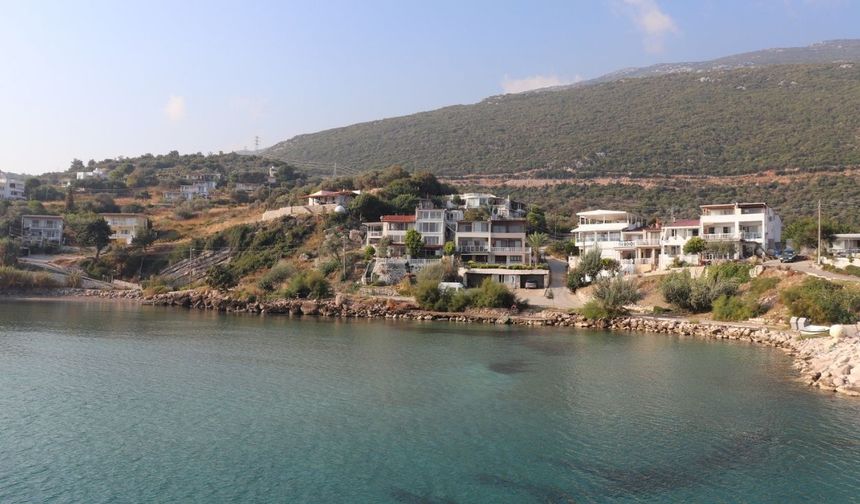 Ne Çeşme ne Alaçatı! İzmir'in en sakin balıkçı kasabası: Turkuaz suyu ve berrak deniziyle büyülüyor!