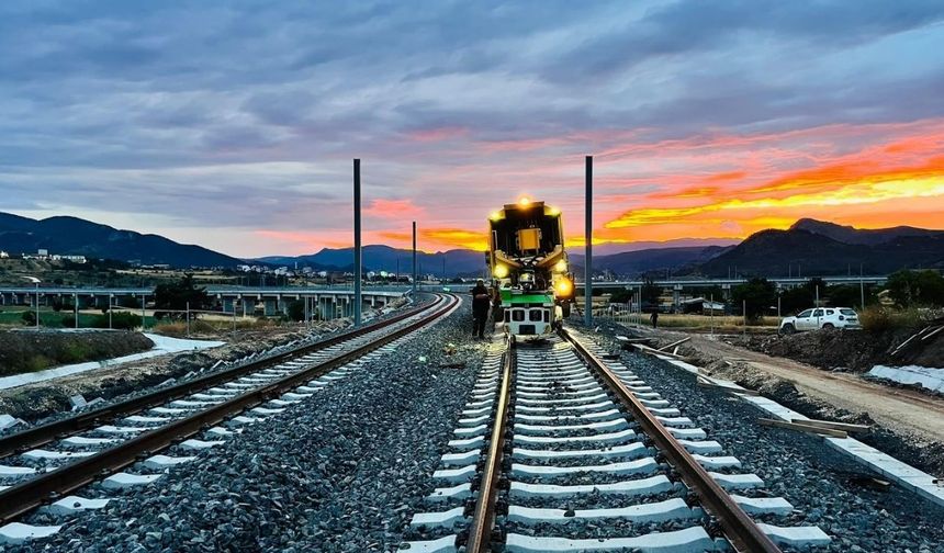 Yolcu treni devrildi! 6 ölü ve çok sayıda yaralı var