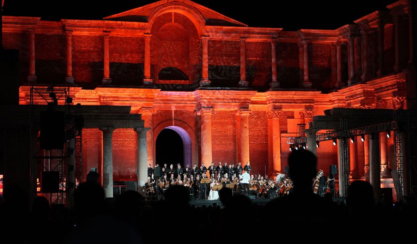 Salihli'de UNESCO için "Carmina Burana" yankılandı! Dünya Mirası Sardes Antik Kenti konserle kutlandı