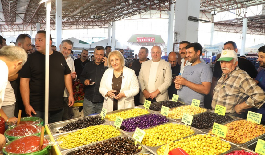 Başkan Vekili Şen sahaya indi! Pazaryerinde esnafı ve vatandaşı dinledi