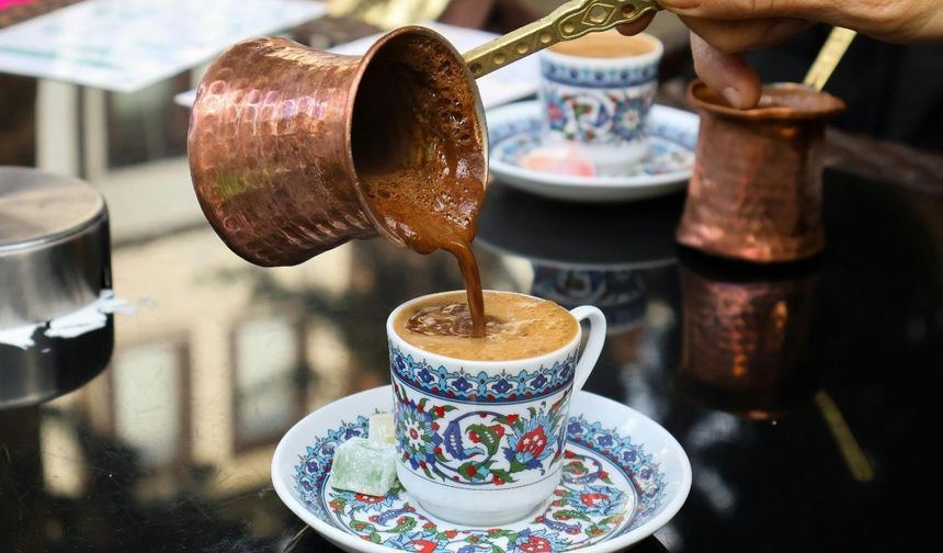 Ustalar bile bu yöntemi kullanıyor! Meğer bol köpüklü kahvenin sırrı buymuş