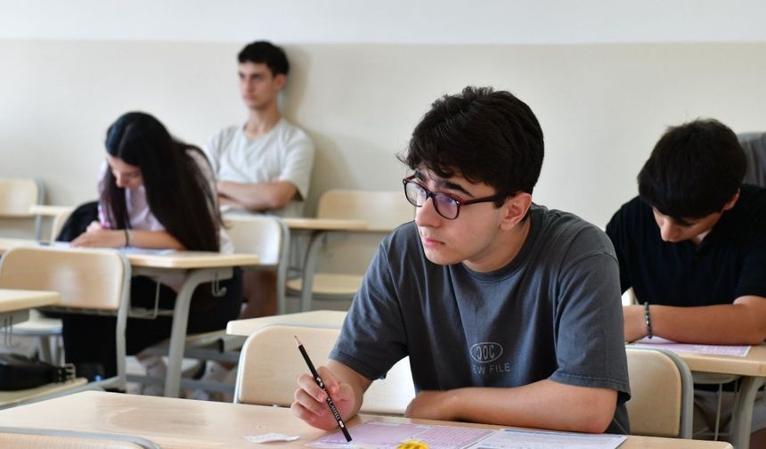 ÇİBEM'li gençlerden YKS'de büyük başarı! Çiğli Belediyesi'nin ücretsiz kursu meyvelerini verdi