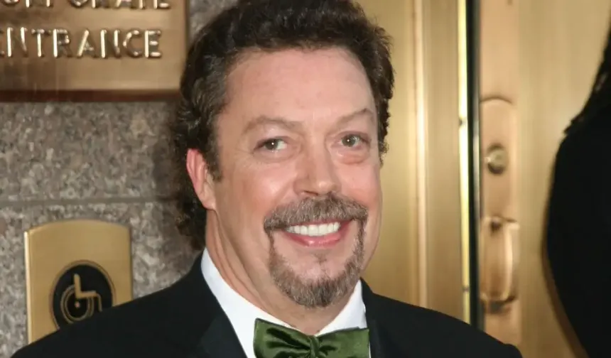 Korku sinemasının efsane ismi Tim Curry hayatını kaybetti