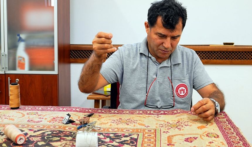 500 yıllık saray seccadeleri yeniden gün yüzüne çıkıyor! Tarihi eserler sergiye hazırlanıyor