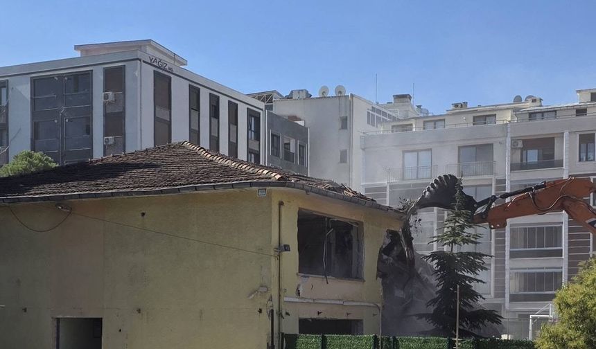 İzmir’de 54 yıllık okul için yıkım kararı: Yerine yenisi yapılacak