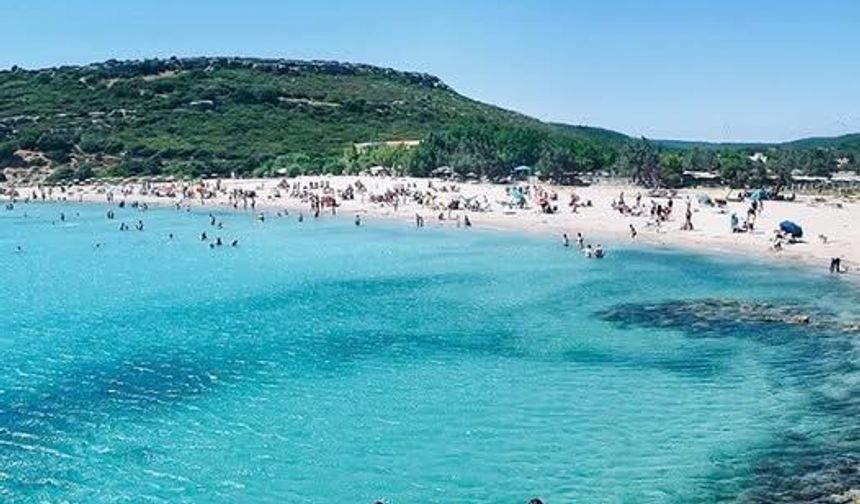 İzmir’in mavi sırrı ortaya çıktı! Cam gibi deniz, altın sarısı kum: Kumun üzerinde yürürken denizin rengi değişiyor