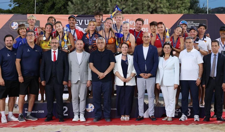 Foça’da plaj voleybolu heyecanı sona erdi: Avrupa şampiyonları belli oldu