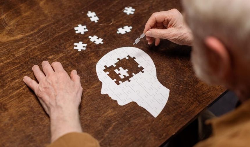 Unutkanlık sandığınız belirti Alzheimer’ın habercisi olabilir: Alzheimer riskini artıran 8 faktöre dikkat!