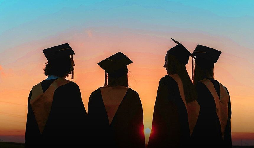 Yüksek lisans ve doktorada yeni dönem başladı! Mezuniyet için yeni şartlar getirildi