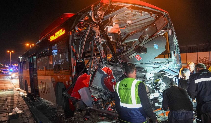 Ankara'da belediye otobüsü kaza yaptı! 24 kişi yaralandı
