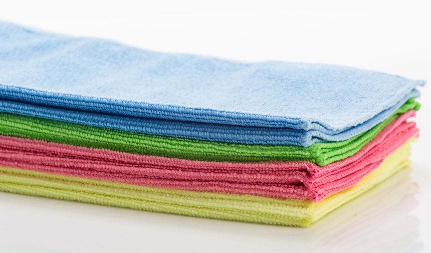 Mikrofiber bezleri yanlış yıkıyorsanız temizlik boşa gidiyor olabilir! Bezler nasıl yıkanır? Çamaşır suyu ve ütüye son