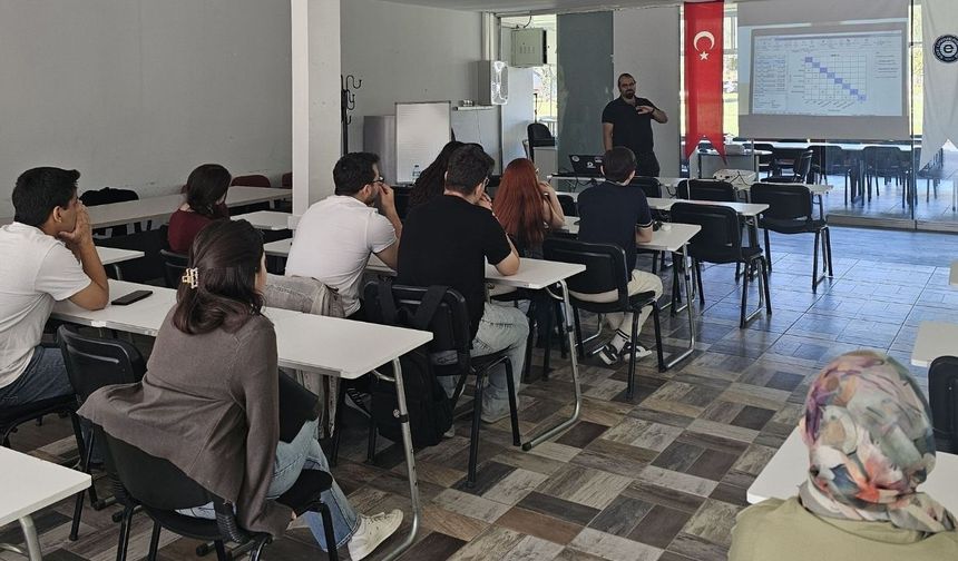EÜ’de öğrenciler makine öğrenmesini uygulamalı öğrendi