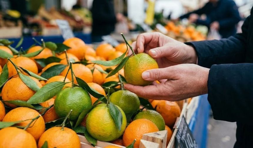 Pazardan mandalina alırken tatlı mı ekşi mi olduğunu böyle anlayın!Herkes kabuğuna ve rengine bakıyor, bu detayı atlıyor