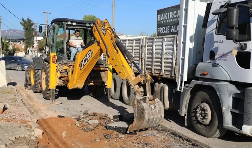 Menderes’te asfalt seferberliği sürüyor! İki mahallede çalışmalar başladı