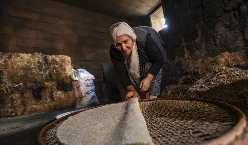 Sadece süt kullanılıyor! Geleneksel lezzet kuru kaymak sofralara zahmetli yolculukla ulaşıyor