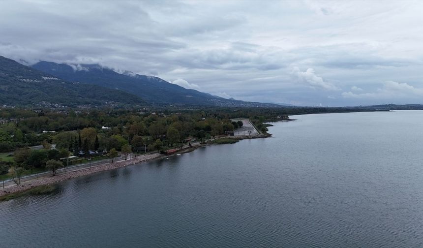 Kuvvetli yağışlar Sapanca Gölü’nü etkiledi! Su seviyesi 36 saatte 34 santimetre arttı