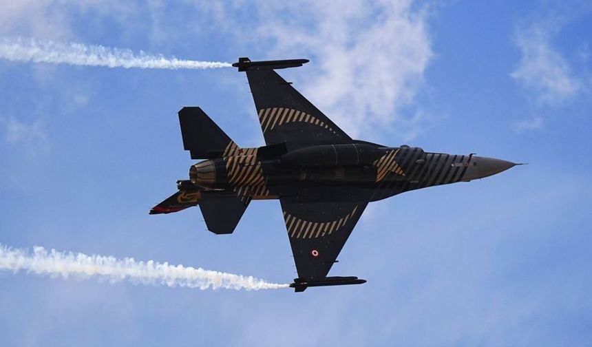 TEKNOFEST’te gözler gökyüzüne çevrildi: SOLOTÜRK nefes kesti