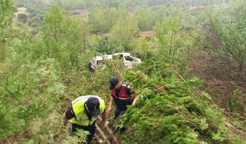 Son Dakika: Yolcu minibüsü uçuruma devrildi! Çok sayıda yaralı var