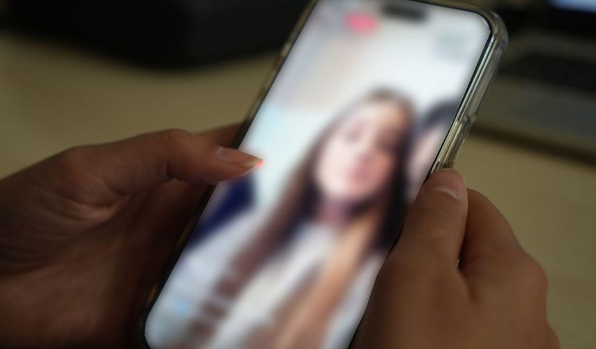 Uzmandan gençlere sosyal medya uyarısı: Beğeni uğruna kendilerinden uzaklaşıyorlar