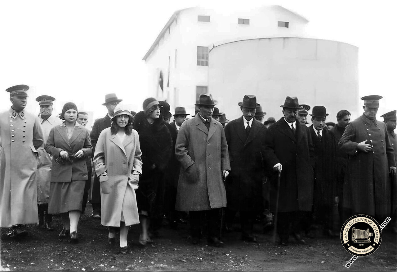 Fotoğraflarla ‘Haremden Özgürlüğe  Türk Kadınının Bağımsızlık Öyküsü’