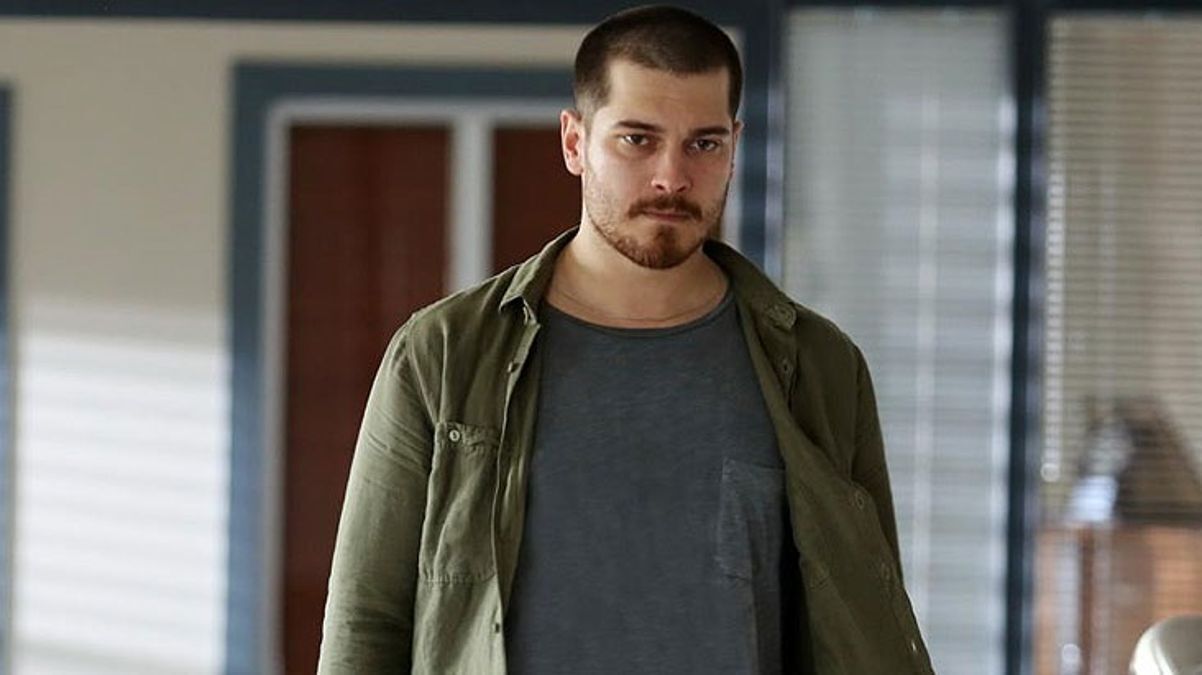 cagatay-ulusoy-yine-imaj-degistirdi-yeni-hali-sevenlerini-ikiye-boldu