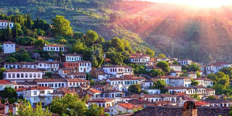 dunyanin-en-iyi-turizm-koylerinden-biri-olan-sirince-sizleri-bekliyor