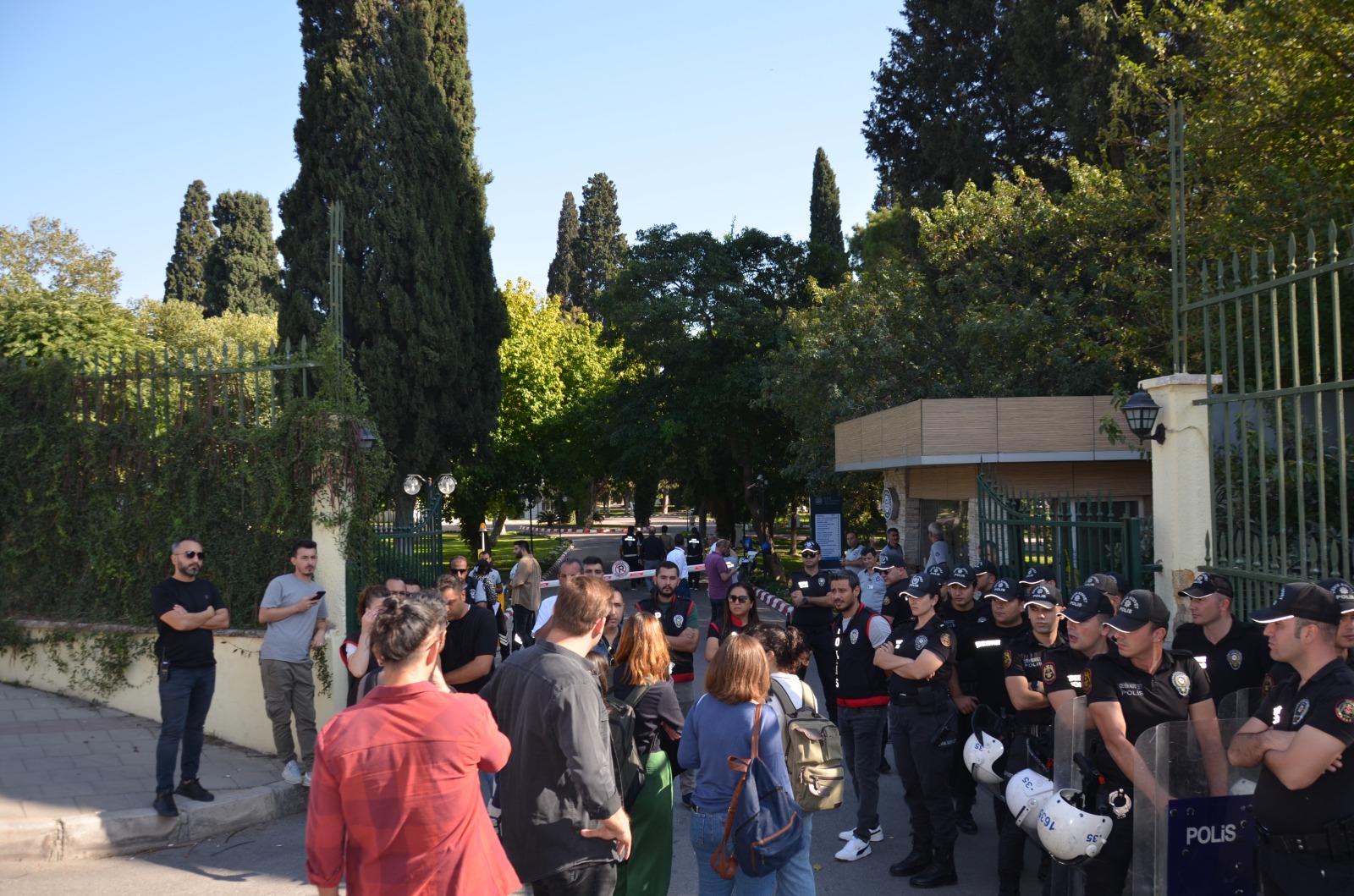 ege-universitesinde-yemekhane-ucretleri-protestosu