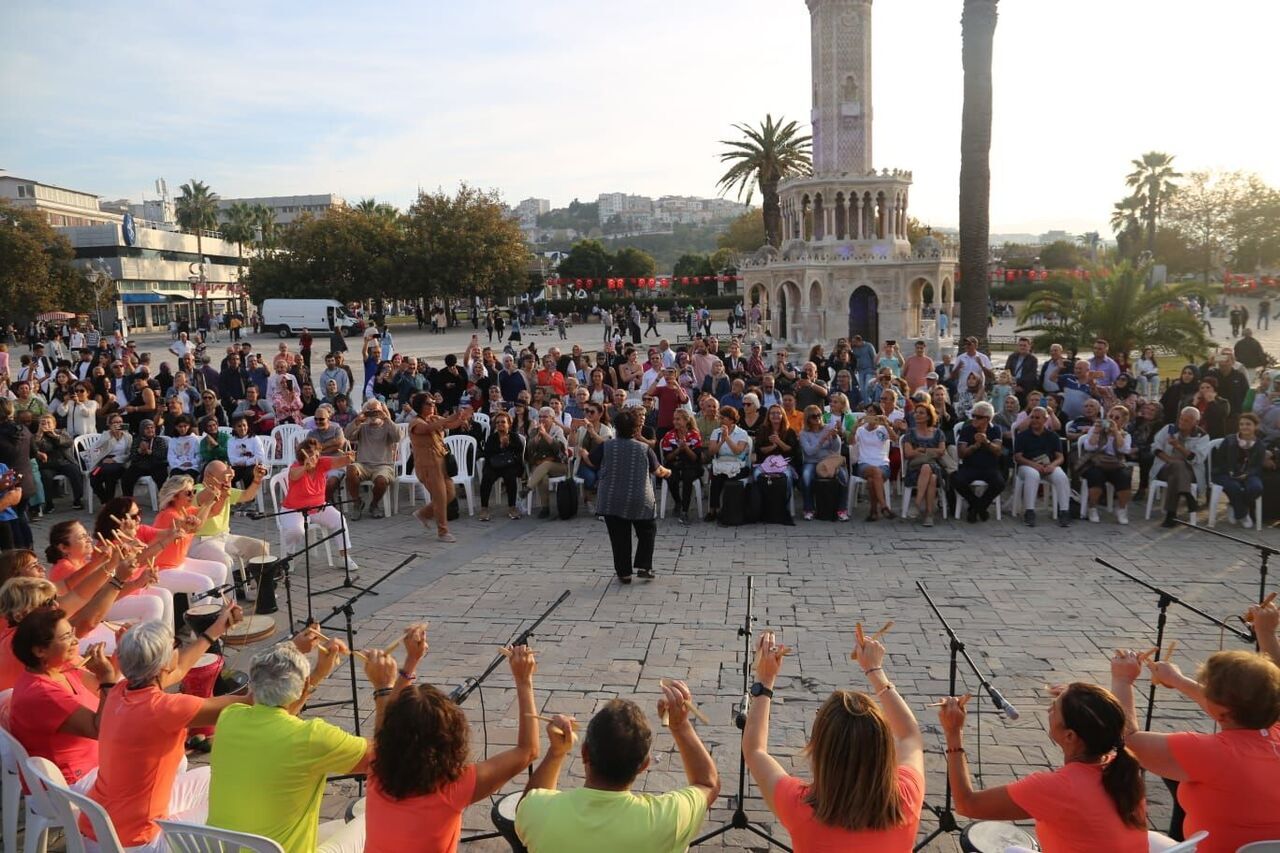 izmir-il-milli-egitim-mudurlugunden-gorkemli-kutlama,