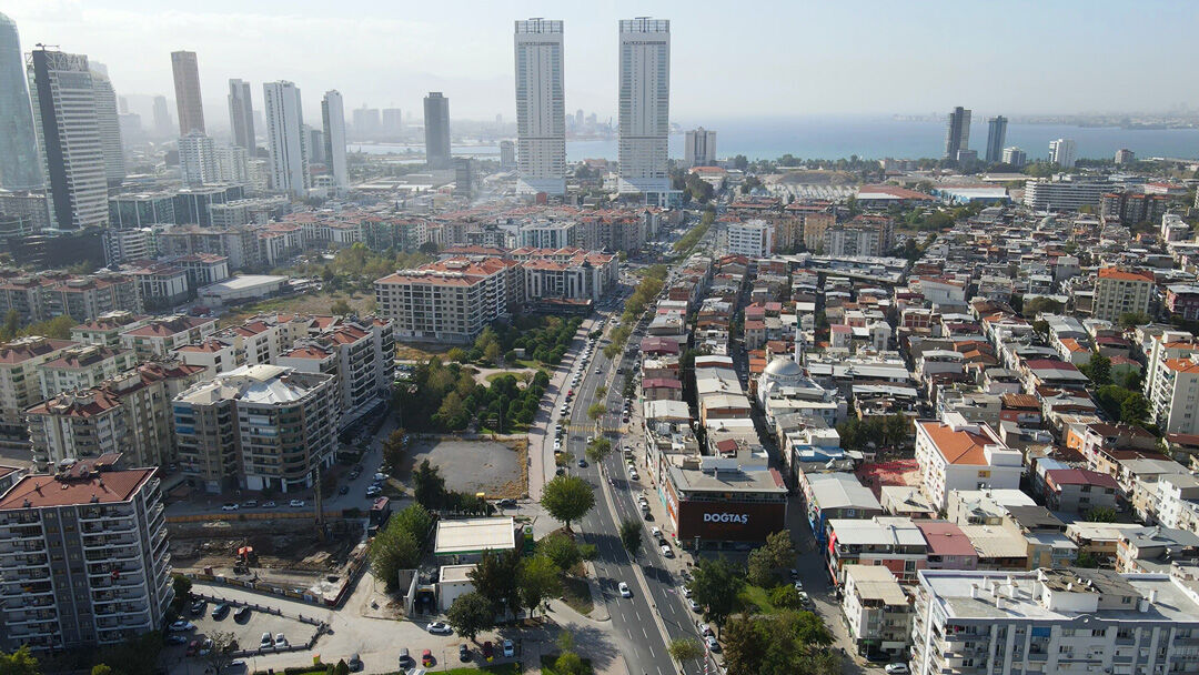 Bayraklı dev bir şantiyeye dönüştü! (5)