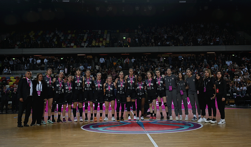 Bakan Bak, FIBA Kadınlar Avrupa Kupası'nda ikinci olan Beşiktaş BOA'yı kutladı