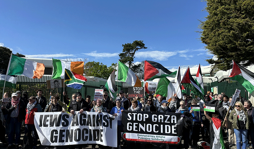 İrlanda'da ABD ve Almanya'nın Dublin büyükelçilikleri önünde Filistin'e destek gösterileri