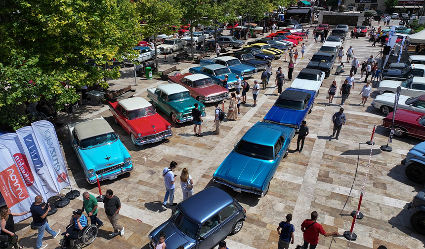 İzmir'de klasik otomobil şöleni! Barış Manço'nun aracı da sergileniyor