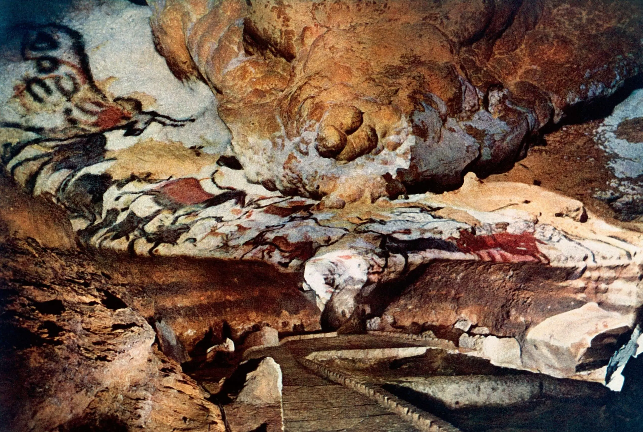 Lascaux Magarasi Jpg P X O A