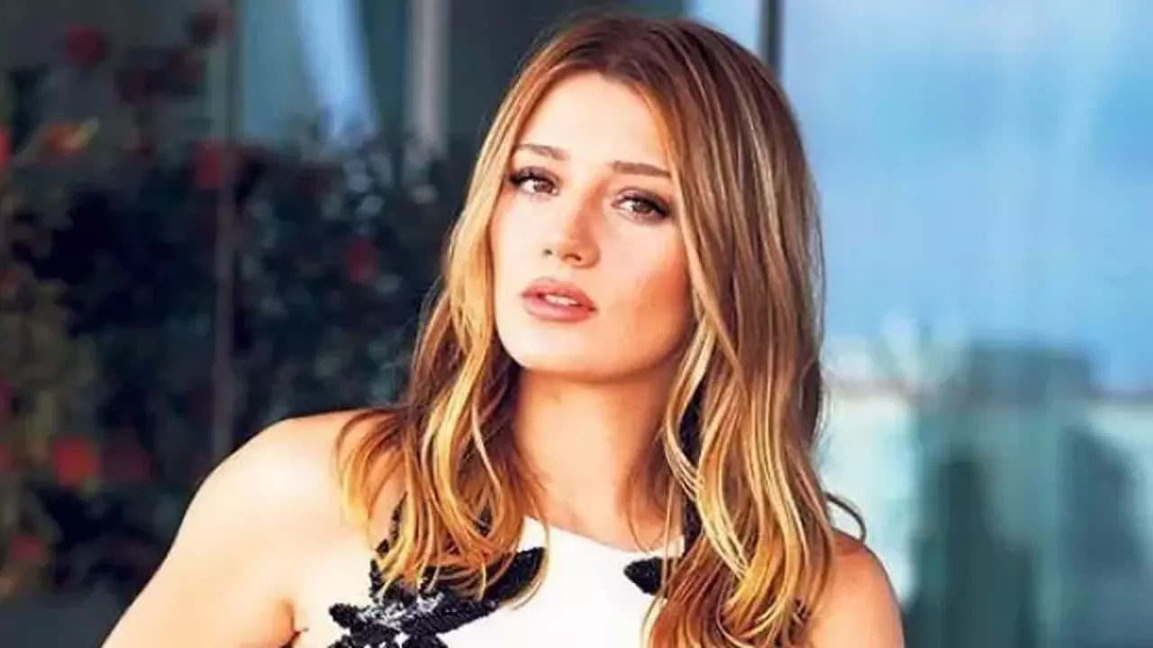 Gizem Karaca1.Jpeg