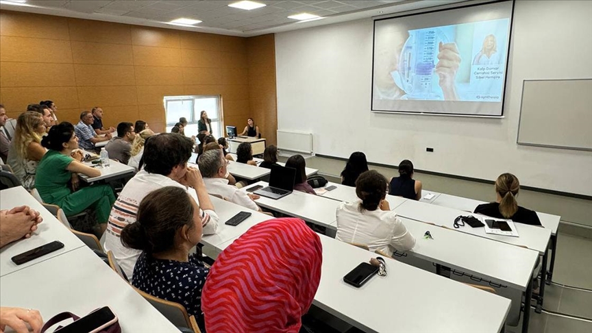 Kocaeli Sağlık ve Teknoloji Üniversitesi akademisyenleri, yapay zeka eğitimini tamamladı