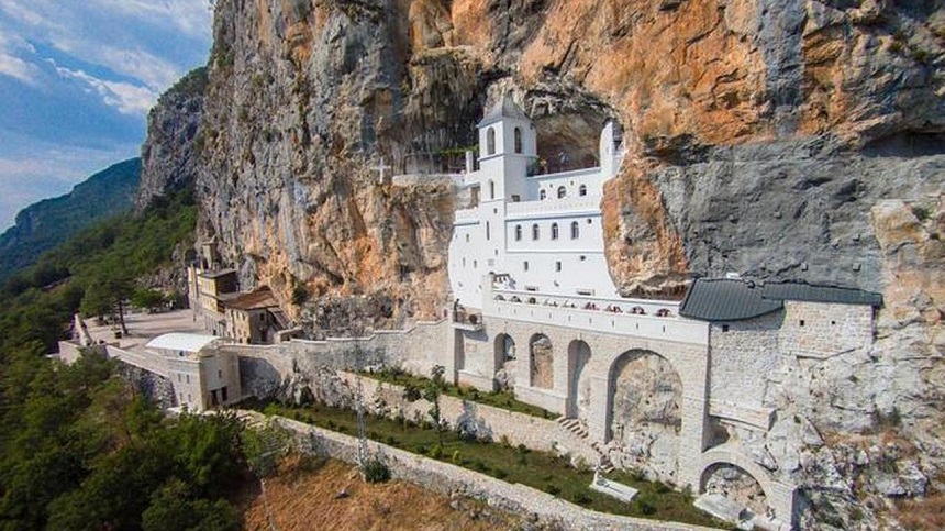 Ostrog Manastırı