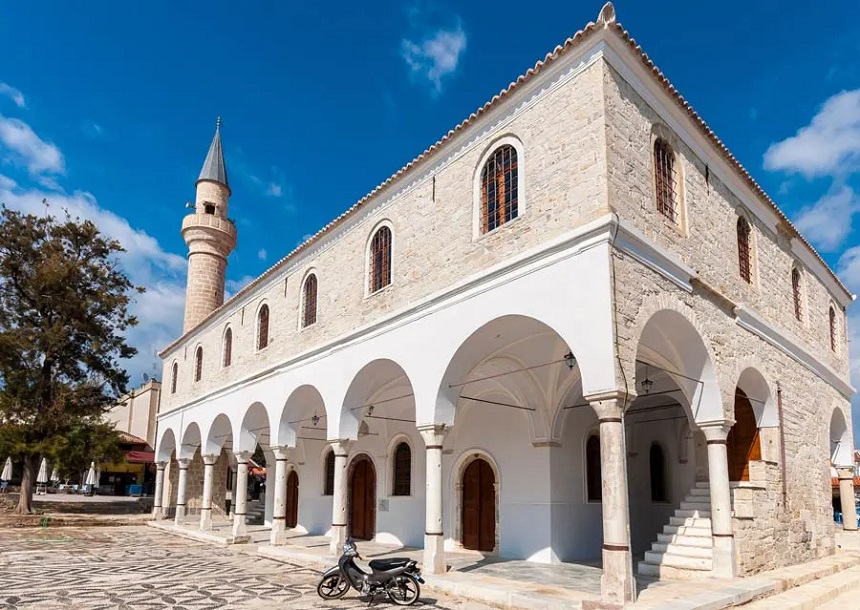 Alaçatı Pazaryeri Cami