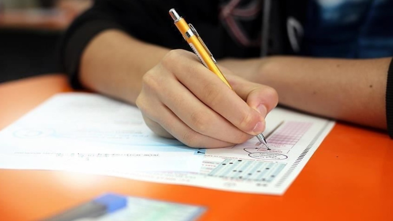 Kpss Ortaogretim Sinavi Sorulari Ve Cevaplari Yayimlandi Hdgu