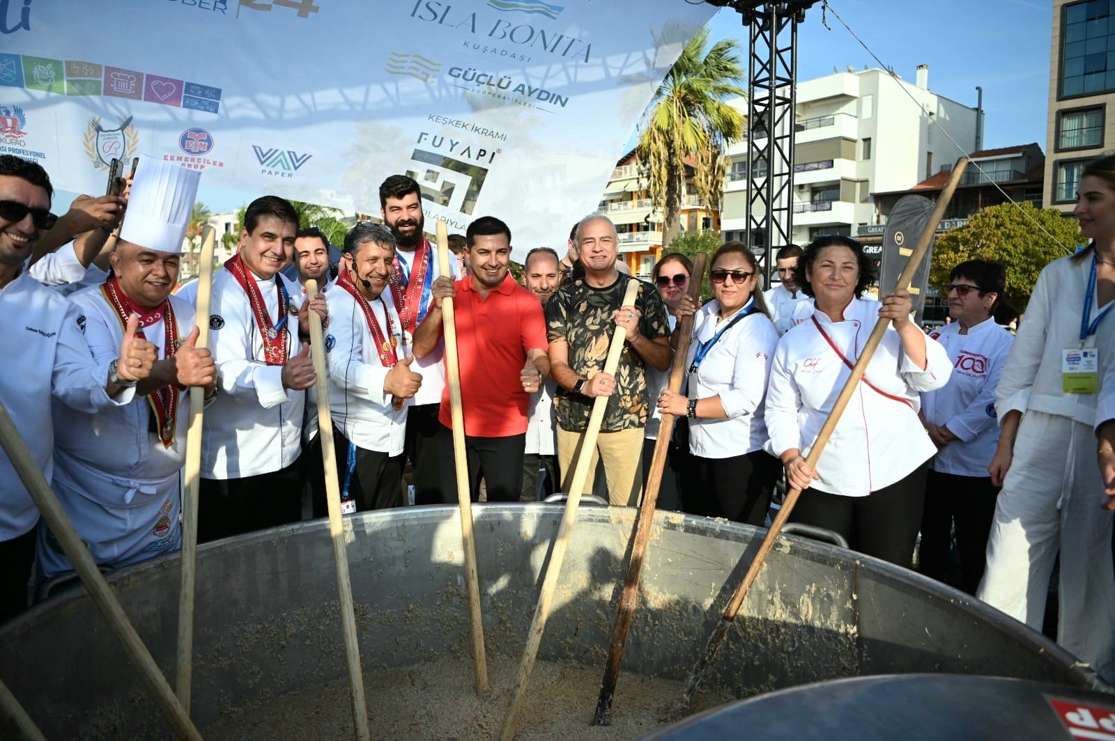 Kusadasi Sokak Festivali Muzik Ve Lezzetle Senlendi1