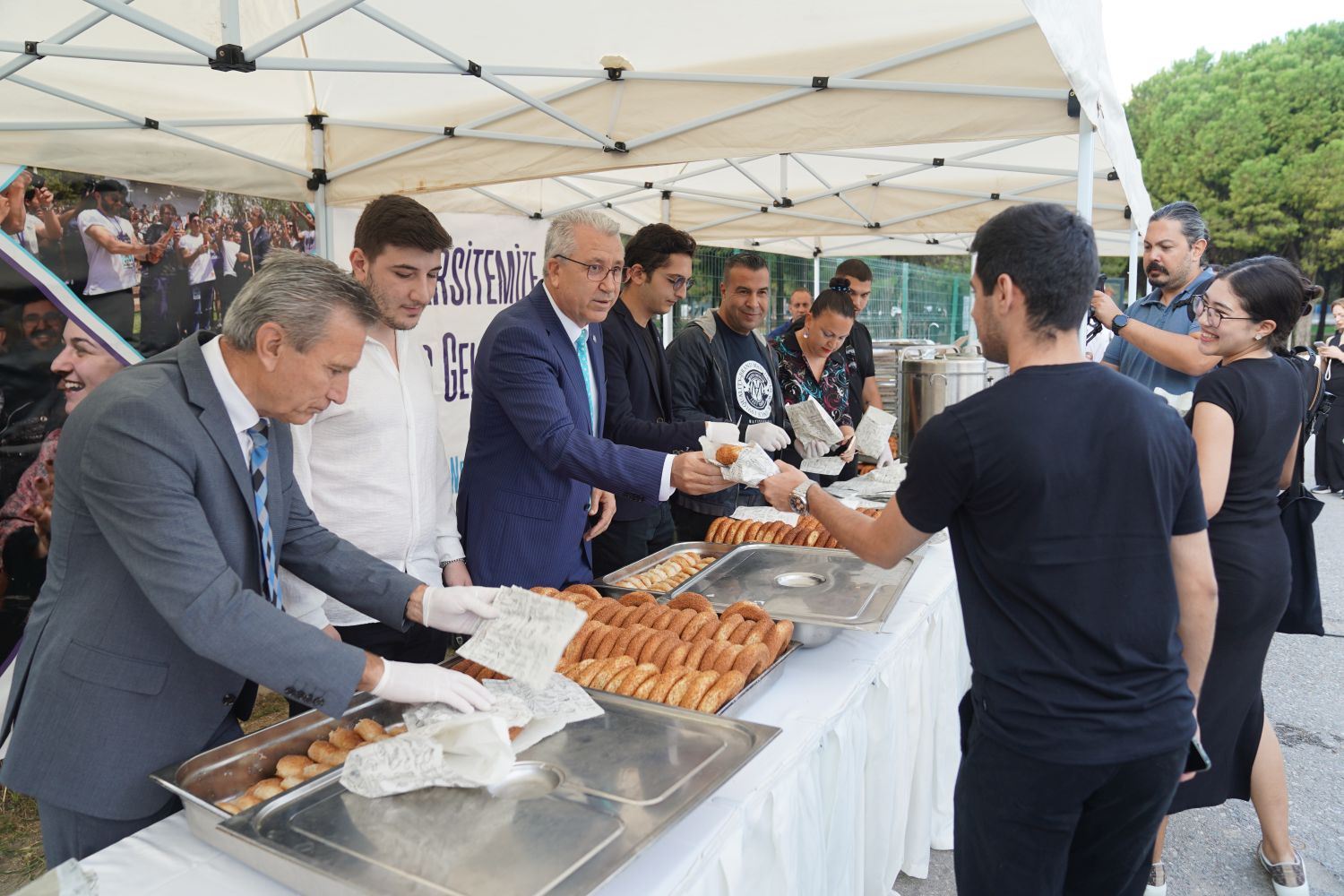 ++Rektör Prof. Dr. Budak, Öğrencileri Çay, Gevrek Ve Boyozla (1)