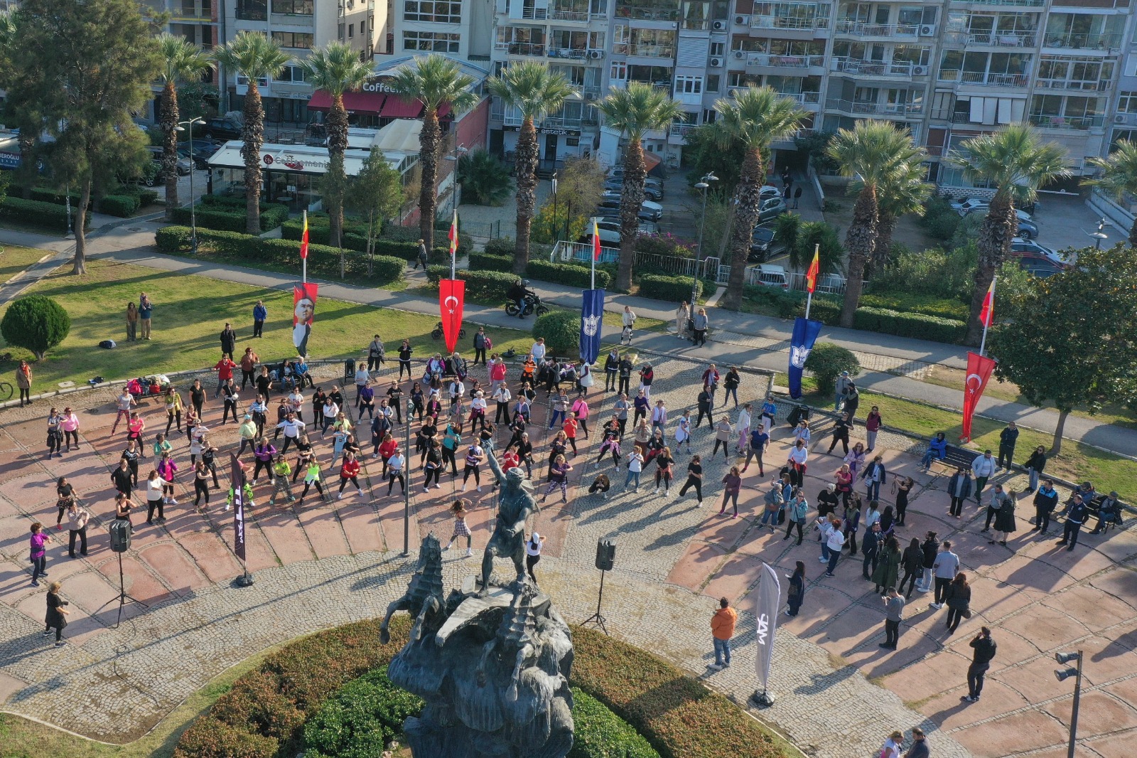 Konaklı Kadınlar Açık Havada Zumba Ile Stres Attı (1)