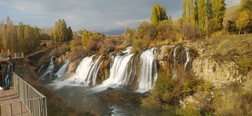 Muradiye Şelalesi (2)