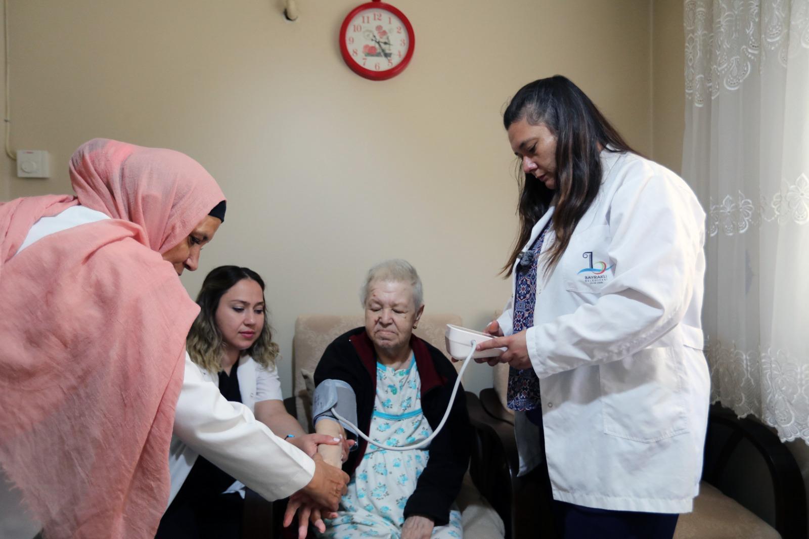 Bayraklı Belediyesi ‘Yaşlı Destek Hattı’ Kurdu (5)