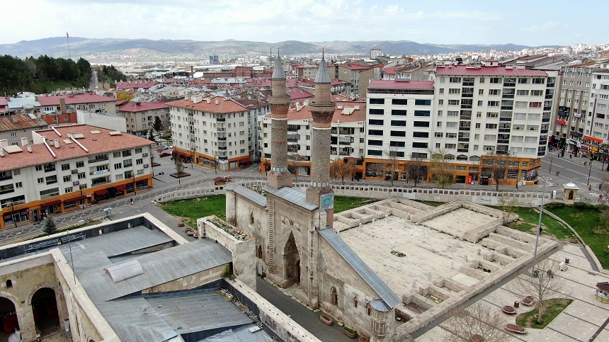 Çifte Minareli Medrese (2)