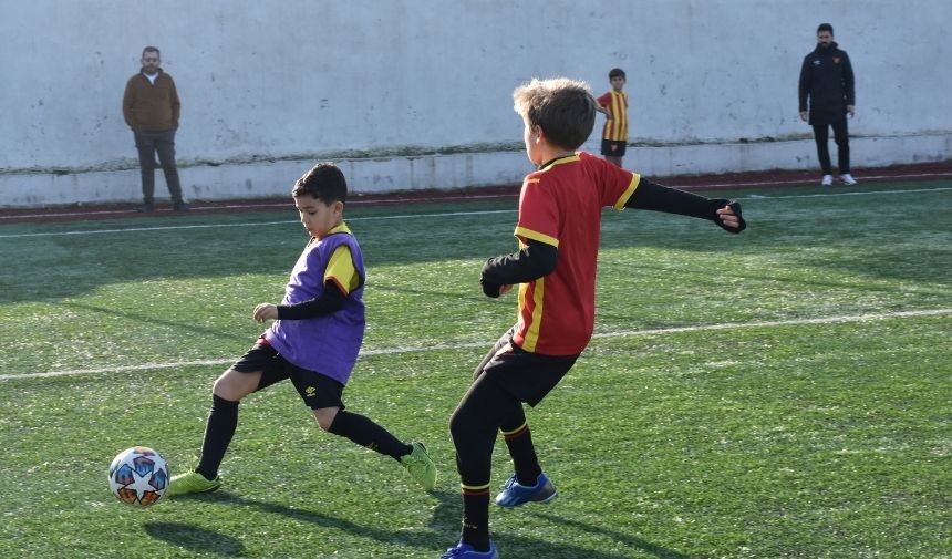 Güzelbahçe Sarıkamış Futbol2